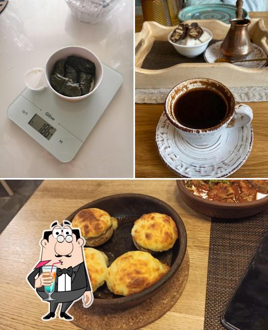 Изображение, на котором видны напитки и еда в Тбилисоба Грузинский Вкус