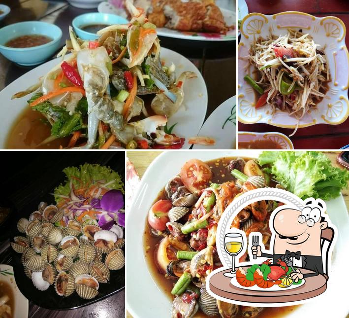 ส้มตำแม่ติ๋วศูนย์อาหารเนินเอฟเอ็ม ไม่มีสาขา