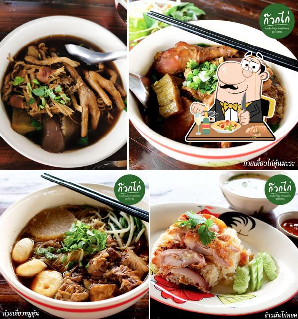 ร้านก๊วกไก่ ข้าวมันไก่ตอน ก๋วยเตี๋ยวไก่ตุ๋น - หมูตุ๋น