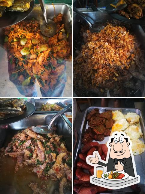 ป้าลักษณ์ข้าวราดแกงซีฟู้ด กะเพราปู หอยเชลล์ กั้งกระเทียม