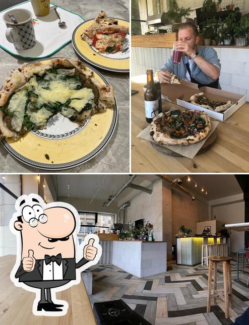 Взгляните на фотографию "STAY GOLD"