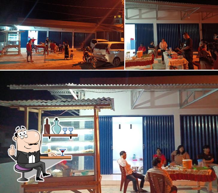 Kios 3 Pintu Biru