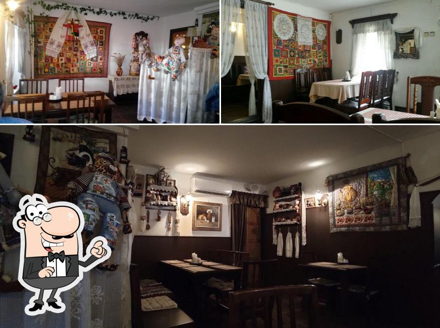 Посмотрите на внутренний интерьер "Харчевни"