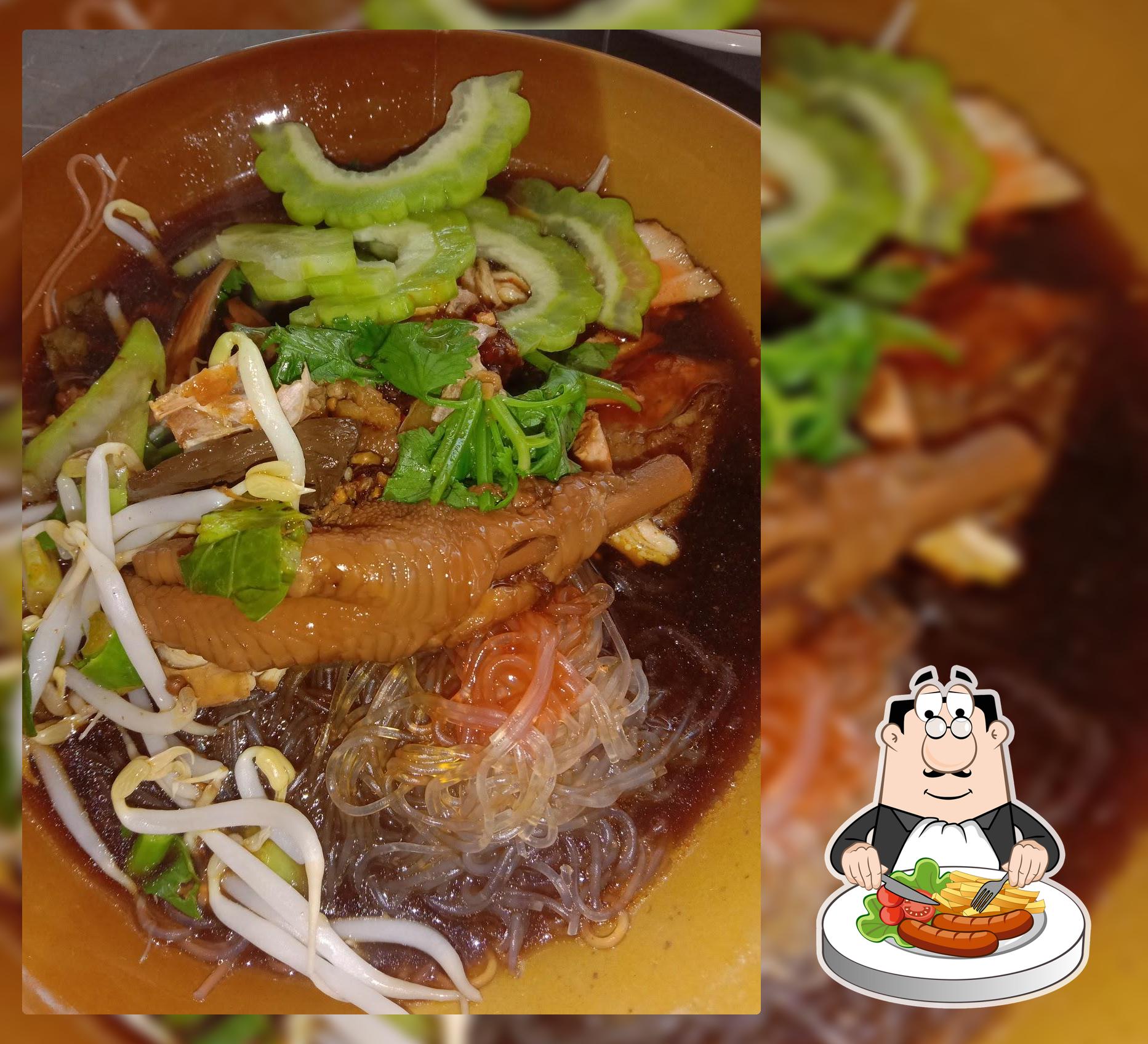 เตี๋ยวไก่มะระ ส้มตำ หน้าปั๊มปตทนาดูน