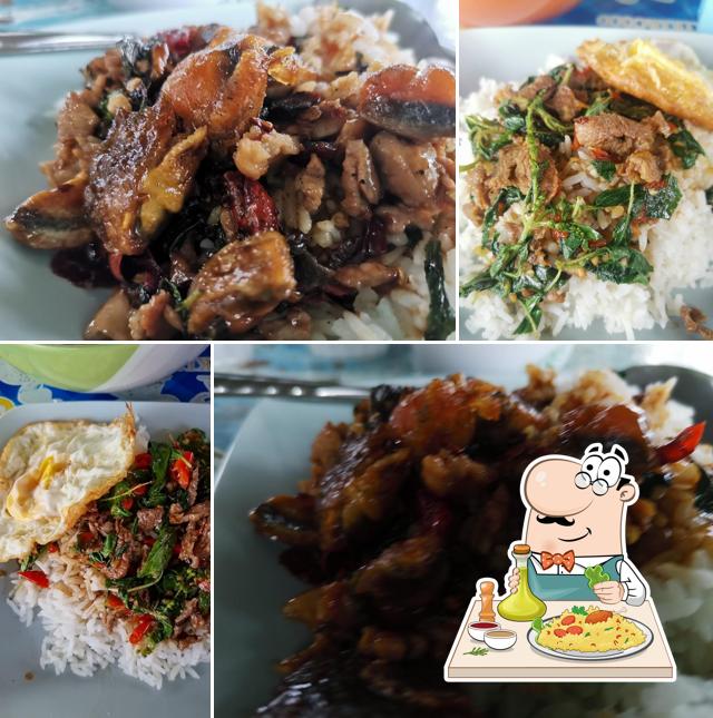 ก๊วยเตี๋ยว​เนื้อตุ๋น และ อาหารตามสั่ง