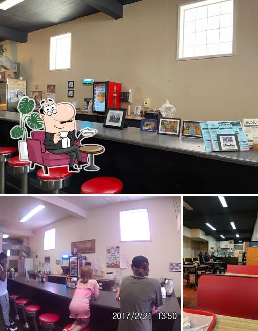 Monroe's Hotdogs & Billiards