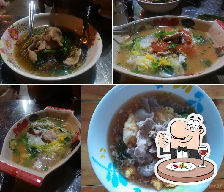 ราดหน้ายอดผัก