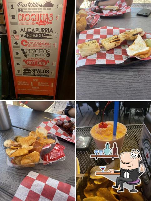 Tres Palos Bar & Grill