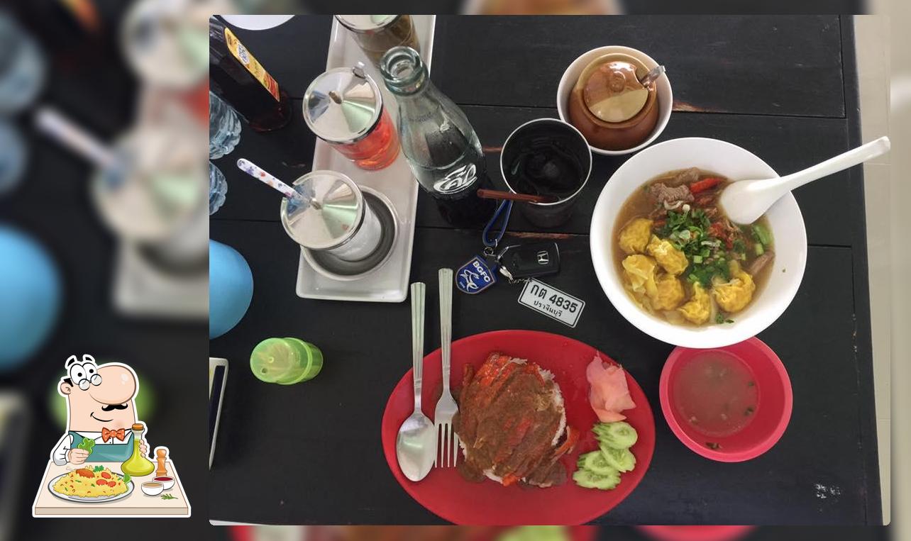 ร้านลูกชิ้นปลาทรงเครื่อง