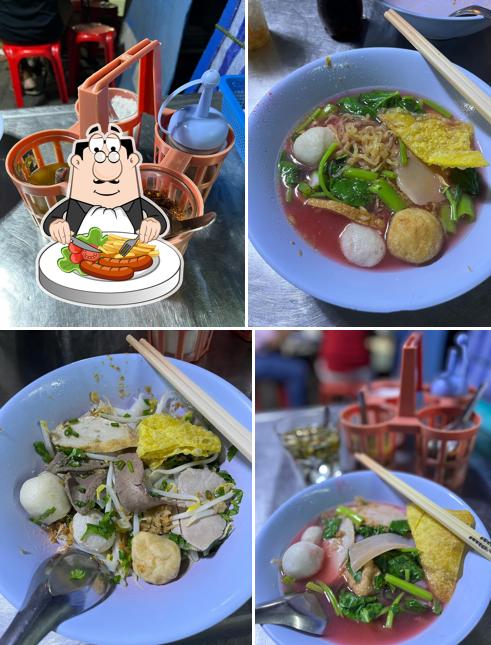 เจ๊ณีเย็นตาโฟรสเด็ด ก๋วยเตี๋ยวหมูต้มยำ