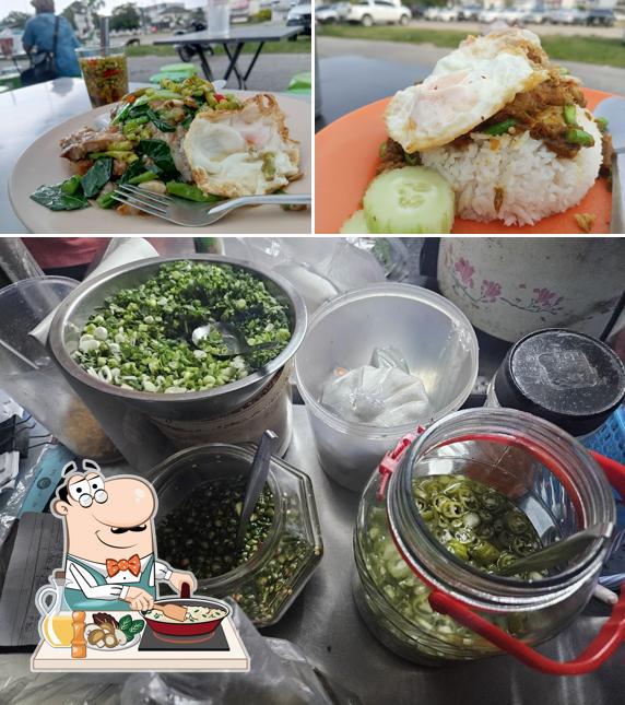 Aunty Piam's Stir-Fry Rice & Noodles