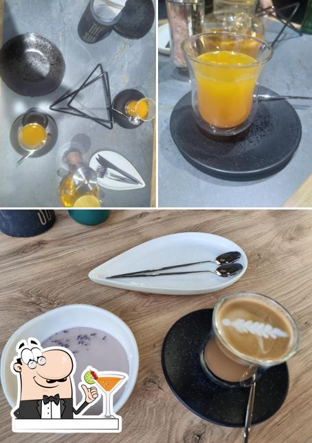 Напитки и еда - все это можно увидеть на этом снимке из The Sun