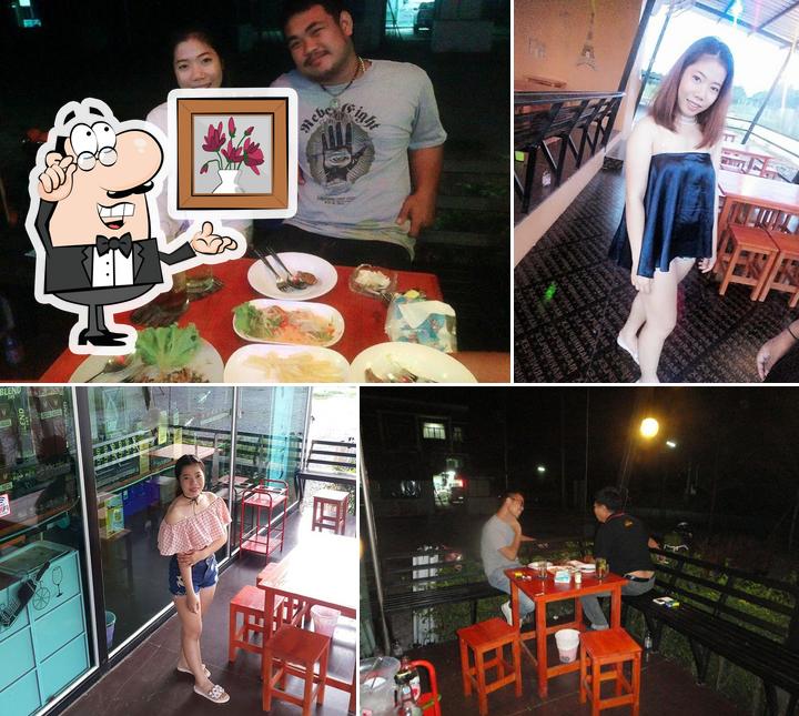 ร้าน The First เกตเวย์
