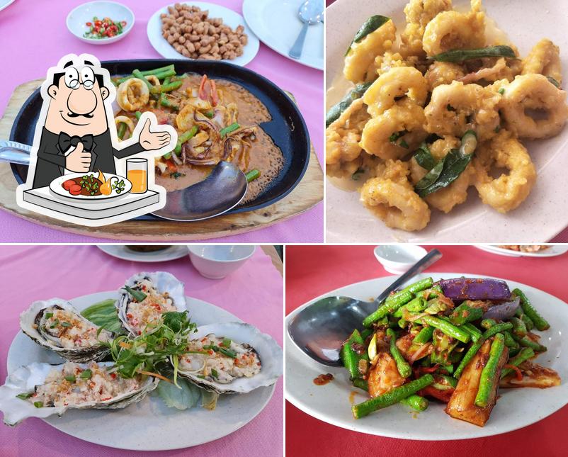 RESTORAN YX 渔香百年海鲜村 (Kampung Teluk Jawa)