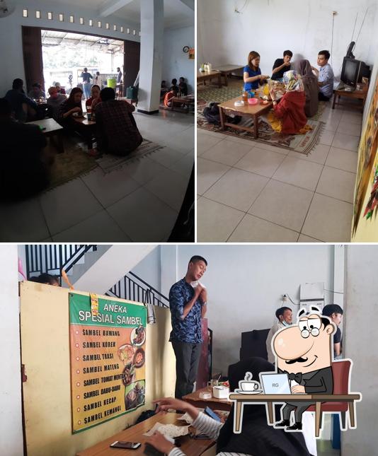Lesehan Pak Adi