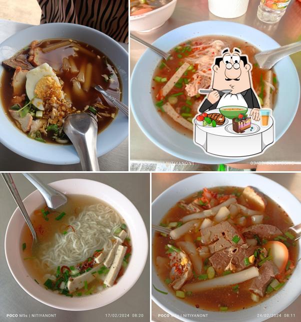 ร้านก๋วยจั๊บตายาย