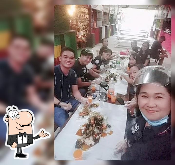 Aringay Courtyard Food Park and Bazaar
