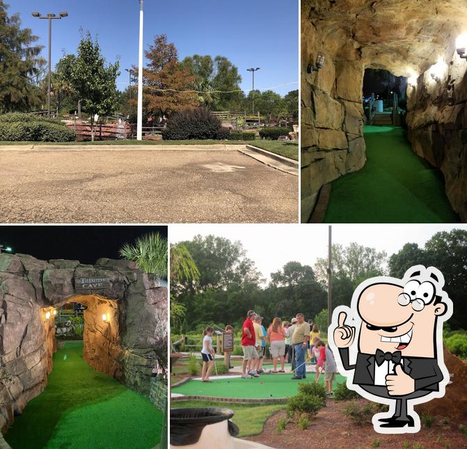 Mac n Bones Golf & Grill