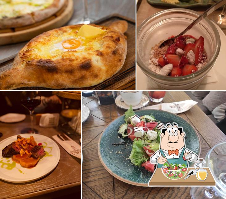 Греческий салат в "Променаде"