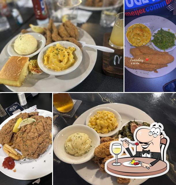 MOMMAS KITCHEN AND LOUNGE