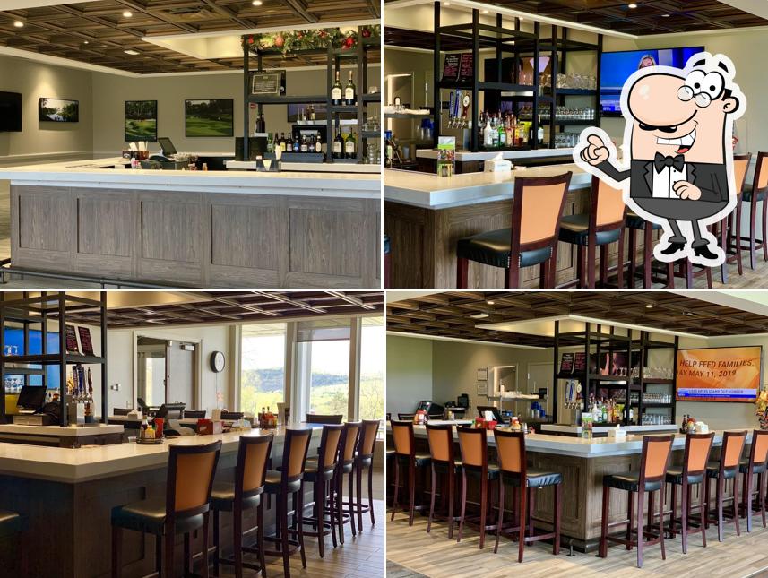 Divots Bar & Grill