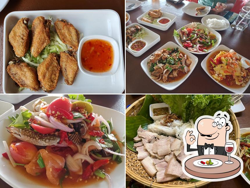 ร้านแซ่บบัก8แสนตลาดระแหง100ปี