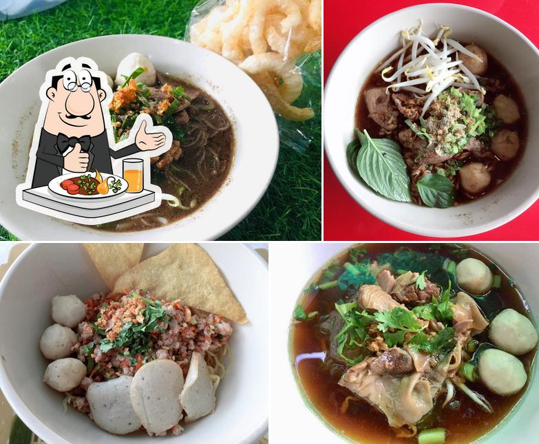 ก๋วยเตี๋ยวเรือสูตรอยุธยา by บ้านสิงห์(เยื้องร้านทองแม่สมมาตร)