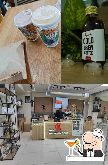 Помимо прочего, в Коллектив кофе есть напитки и внутреннее оформление