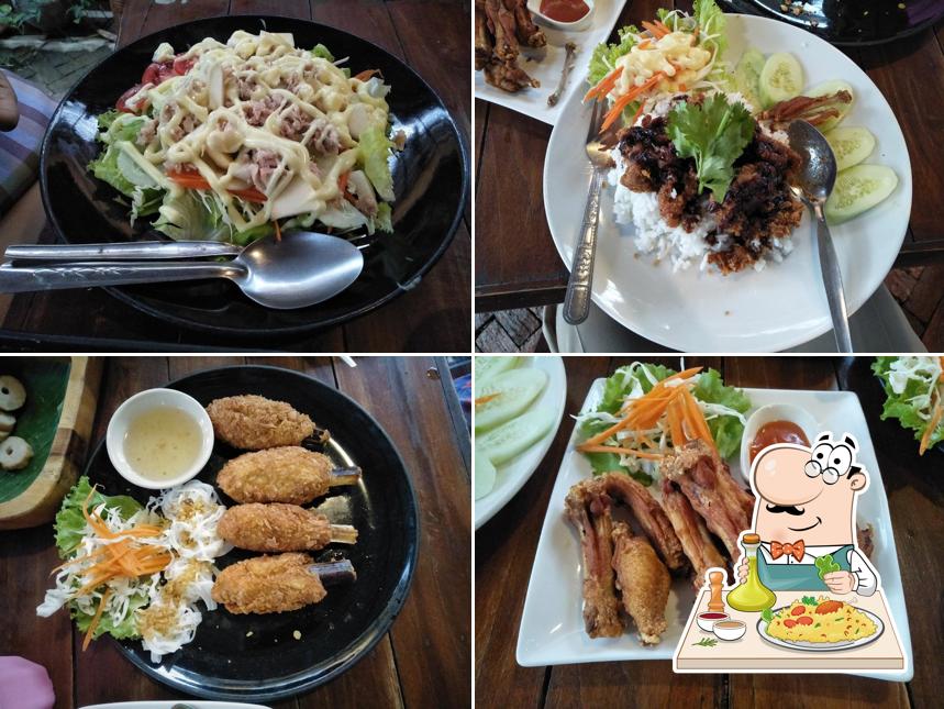 Wooden house restaurant, Tak