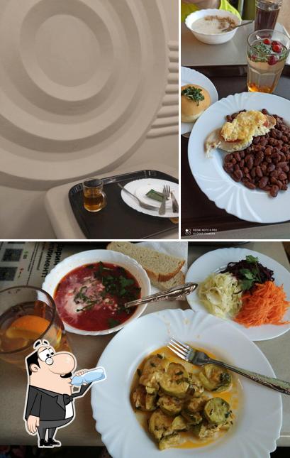 Помимо прочего, в Домашняя столовая есть напитки и внутреннее оформление