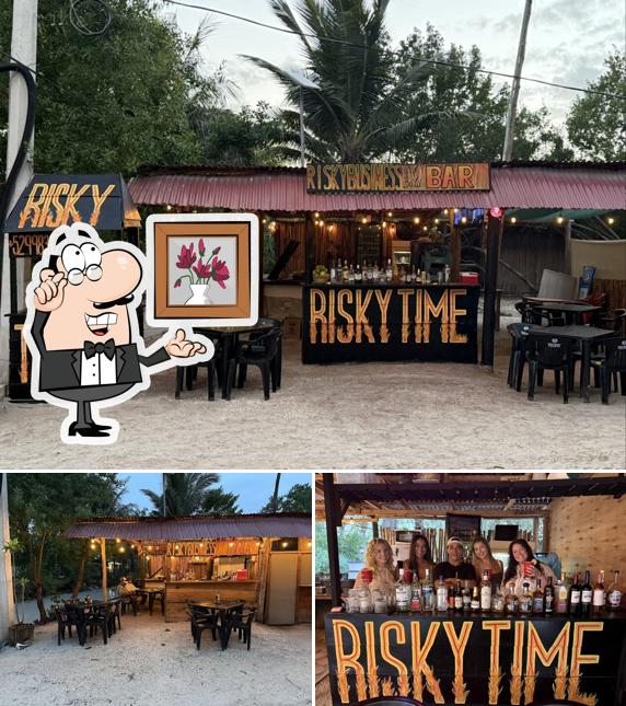 Risky Business Bar, Grill and Seafood