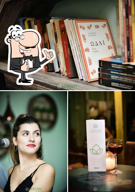 Jardin Art Library Coffee & Lunch
