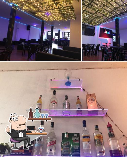 La diez neón bar