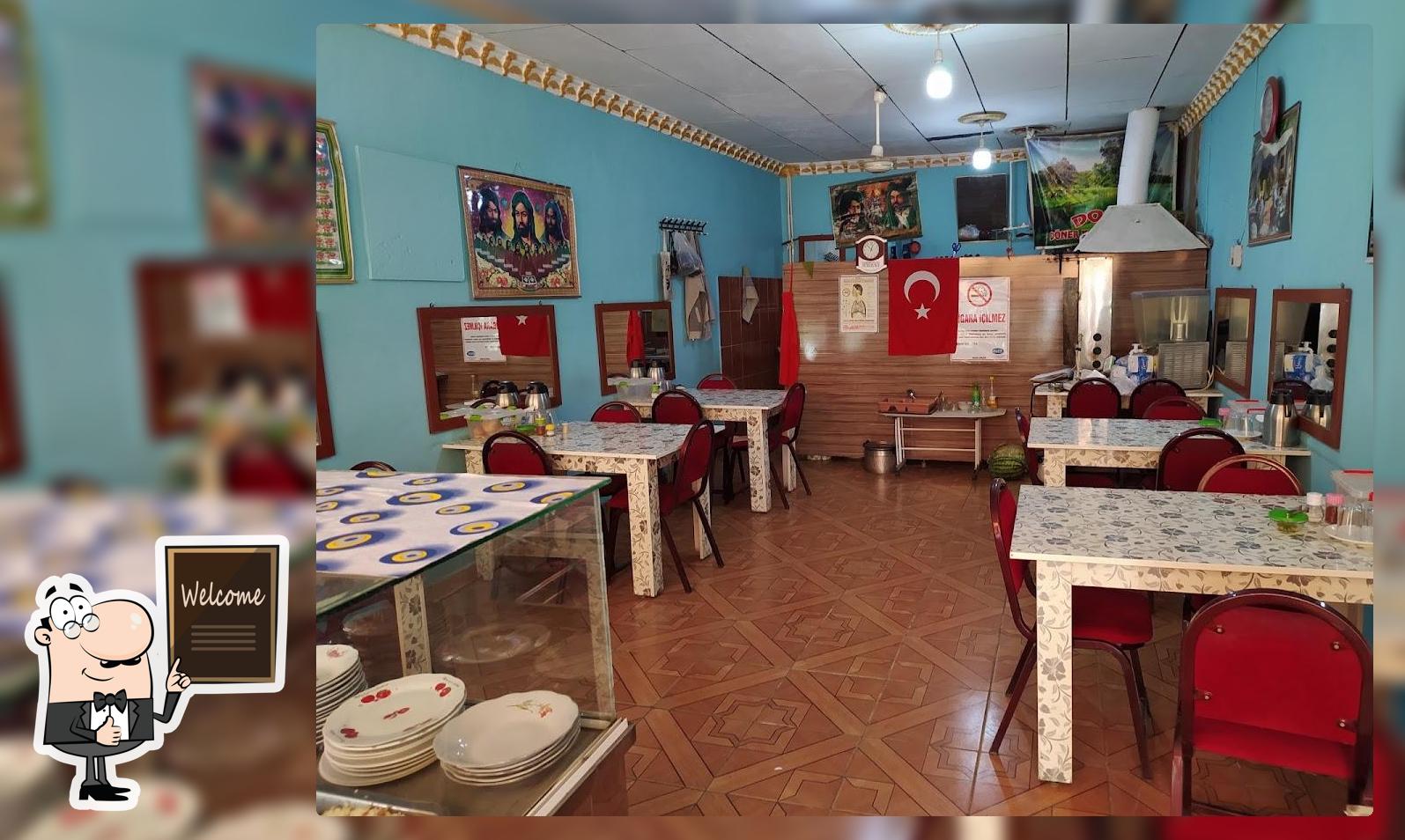 Dostlar döner ve sulu yemek salonu