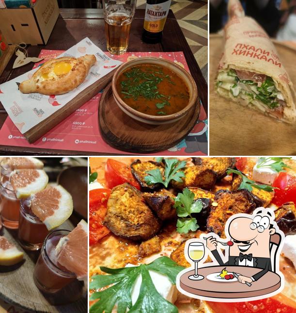 Еда в "Пхалях-Хинкали"