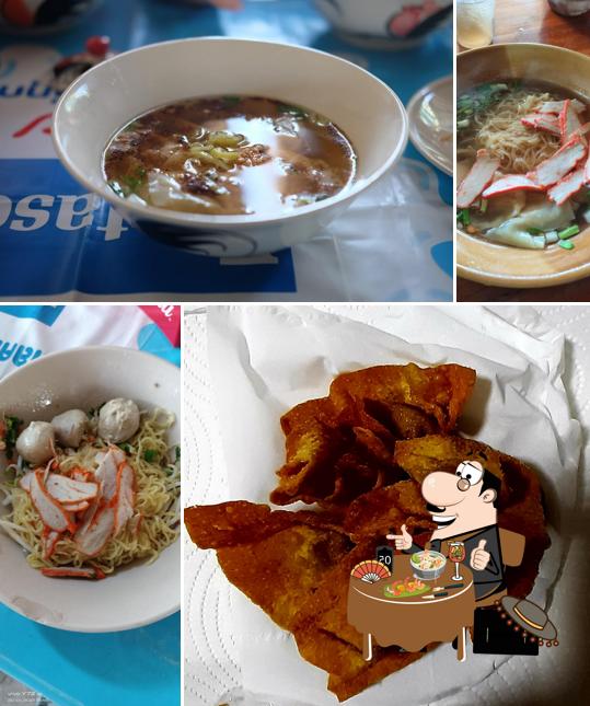บะหมี่เกี๊ยว บ้านฮ่องกอก (หมี่เตาสะพานดำ สาขา2)