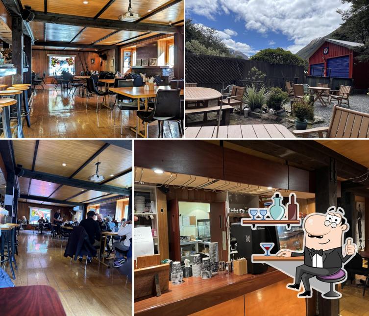 Alpine Parrot Cafe and Bar