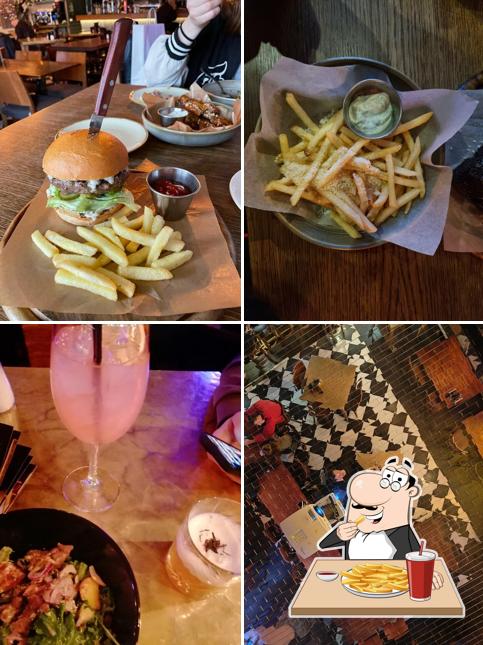 Картофель фри в "Джоне Донне"