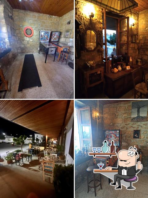 CAPTAIN CHARLIE'S Vintage Pub