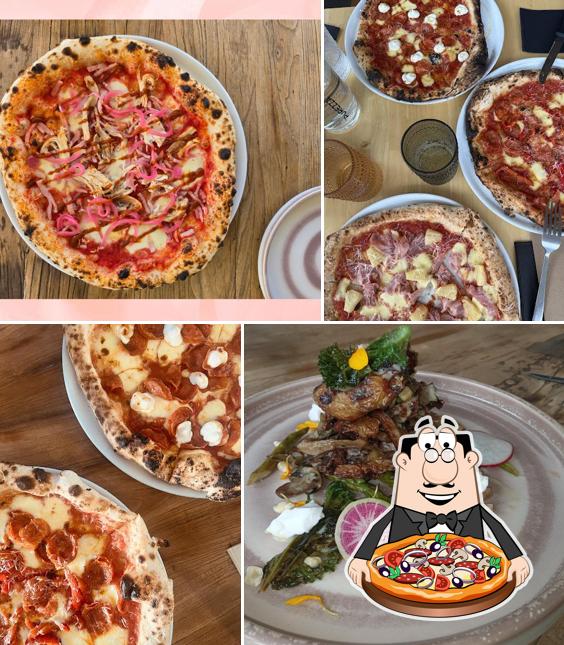 Molly Café & Pizza Bar