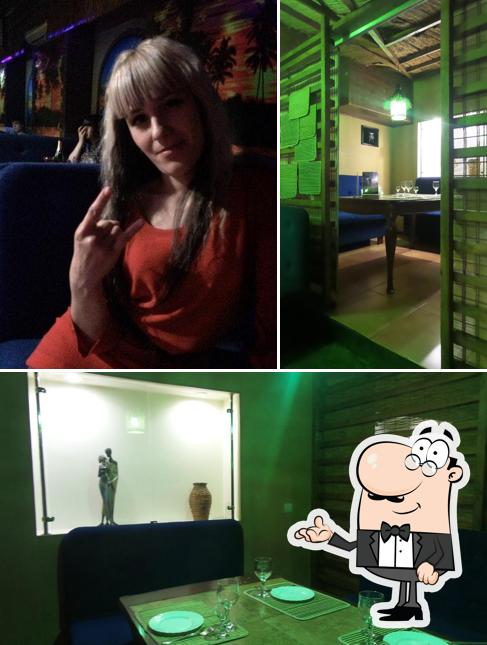 Посмотрите на внутренний интерьер "Tropicana"