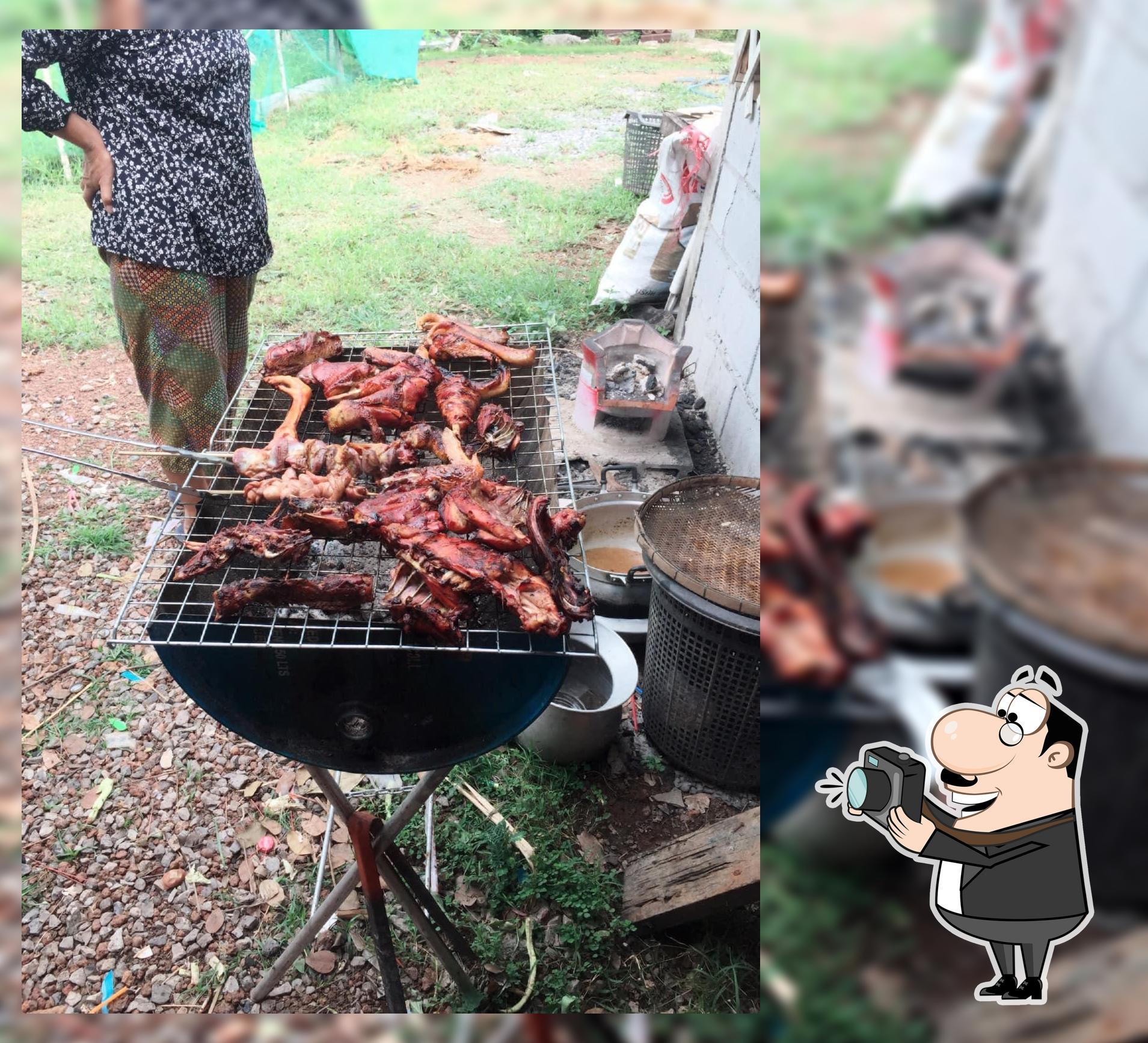 ร้านลาบก้อยทางเข้าบ้านโพธิ์