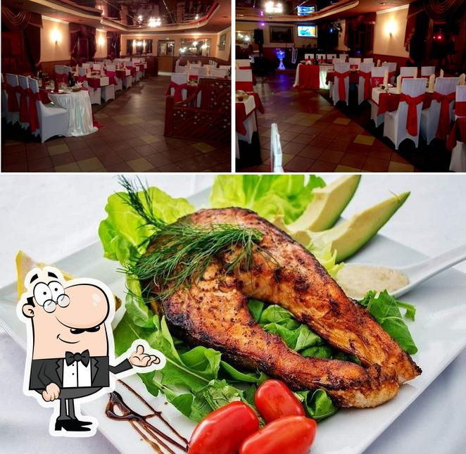 Посмотрите на внутренний интерьер "Кафе-бара Урарту"