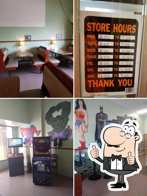 D & J's Pizza Parlor