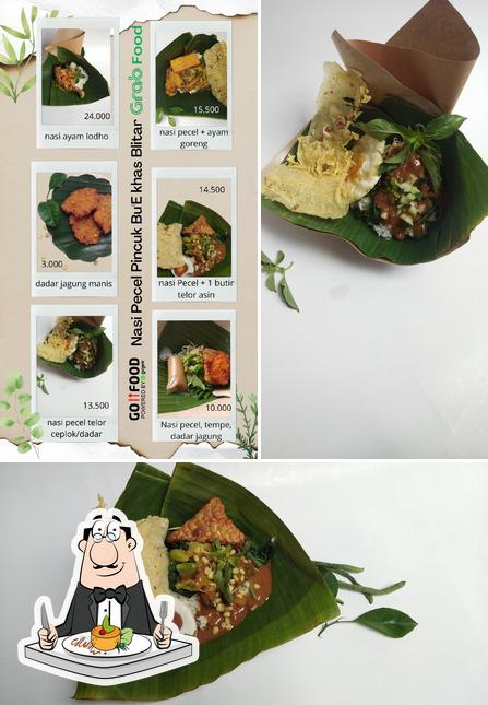 PECEL PINCUK DAN AYAM LODHO BU'E BLITAR