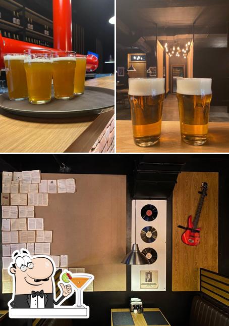 Взгляните на эту фотографию, где видны напитки и внутреннее оформление в Культура