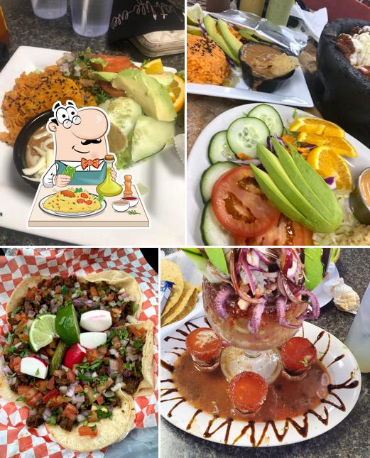Los Plebes " Tacos & Mariscos "