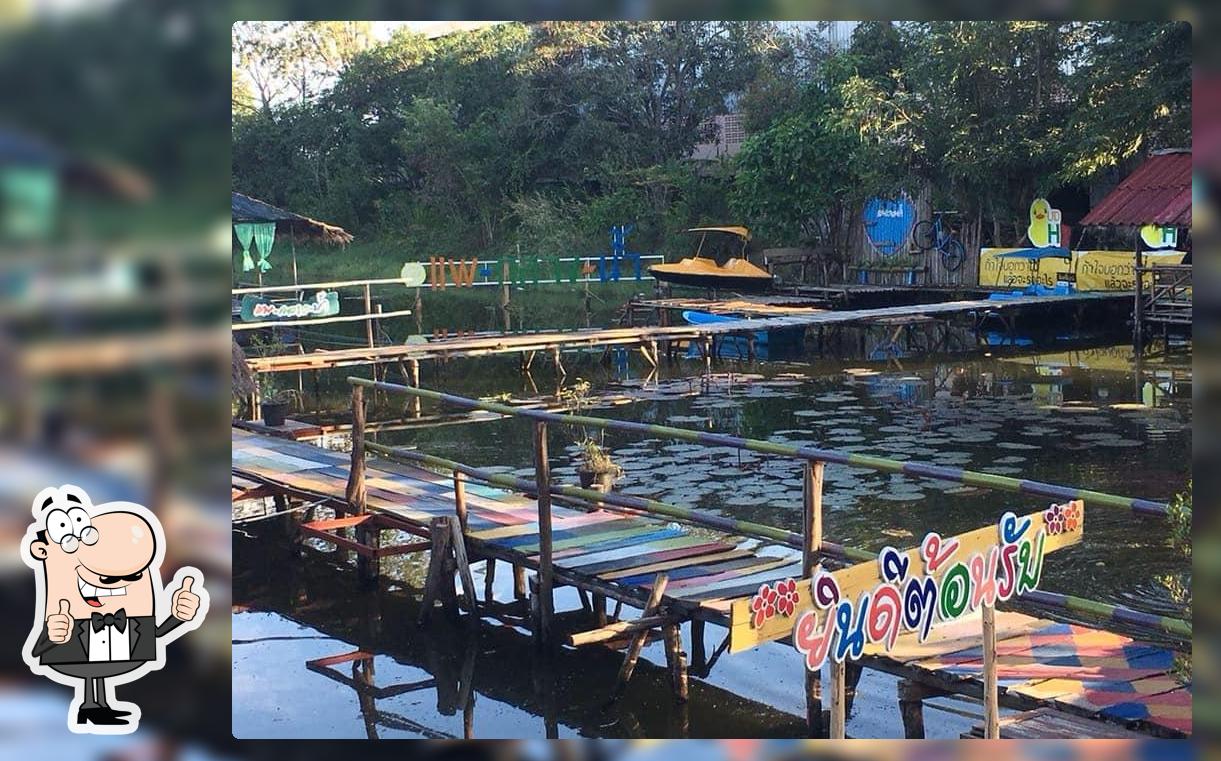 สวนอาหารแพกลางน้ำ