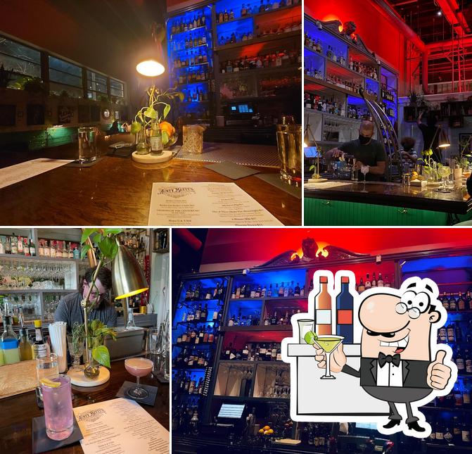 Aunty Betty's Gin and Absinthe Bar