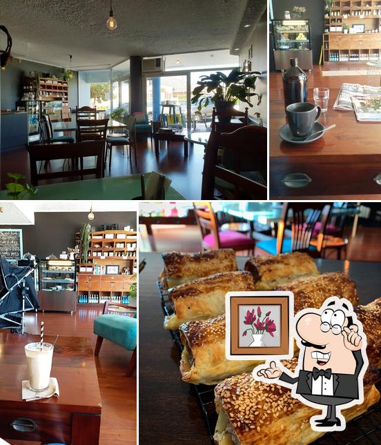 Two Hands Cafe